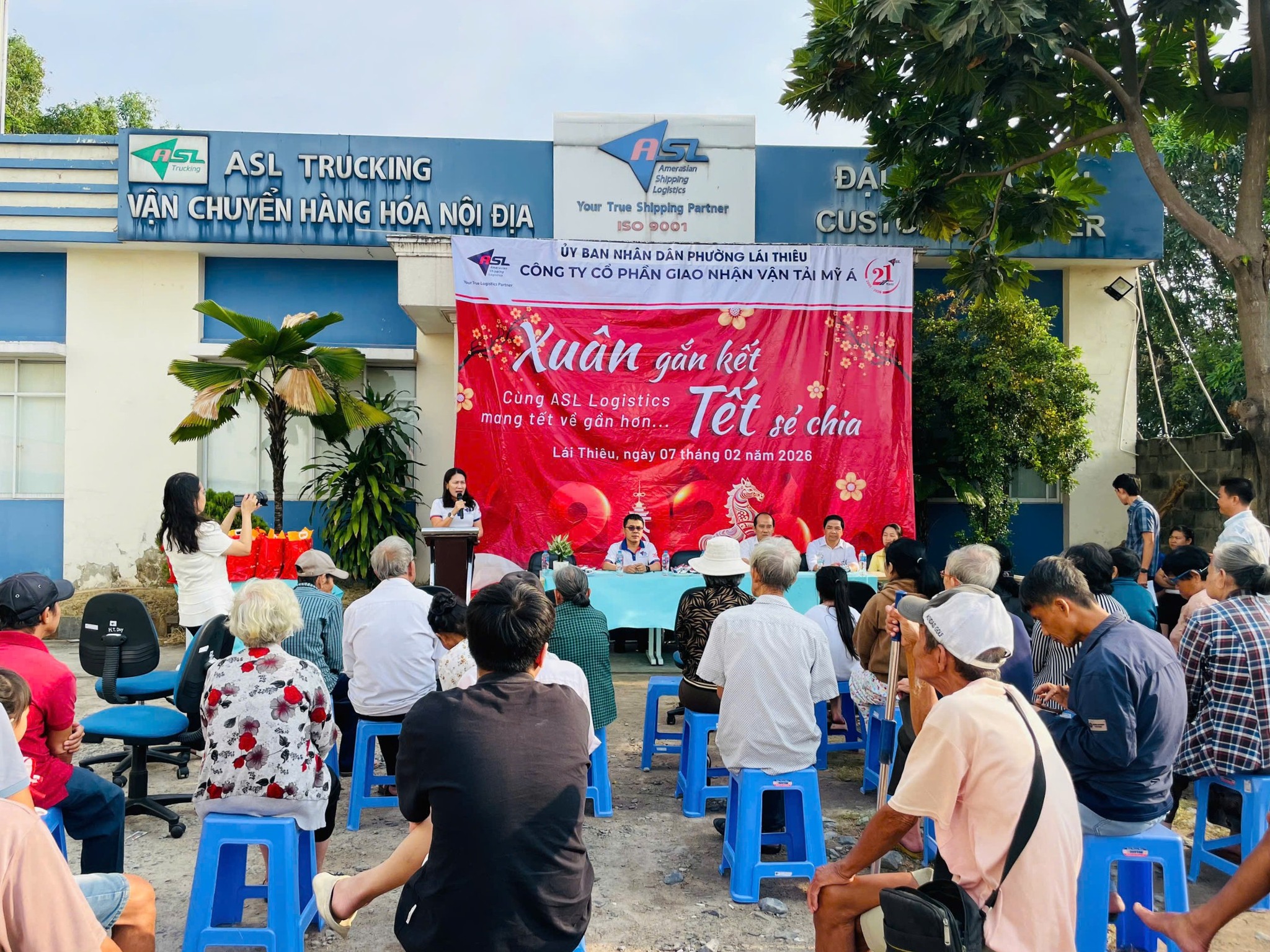 ASL LOGISTICS TỔ CHỨC CHƯƠNG TRÌNH THIỆN NGUYỆN “XUÂN GẮN KẾT, TẾT SẺ CHIA”  LAN TỎA YÊU THƯƠNG ĐẾN BÀ CON PHƯỜNG LÁI THIÊU